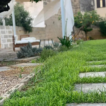 فندق مبيت وإفطار Corte Mercurio أُجينتو