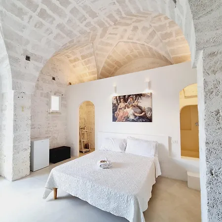 Corte Mercurio 4* أُجينتو