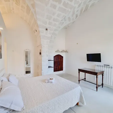 Corte Mercurio 4* أُجينتو